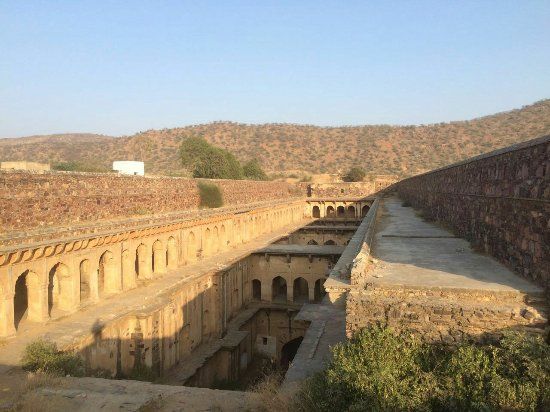 Neemrana Baoli