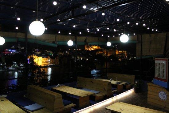 Breeze Cafe & Multicusine Dine