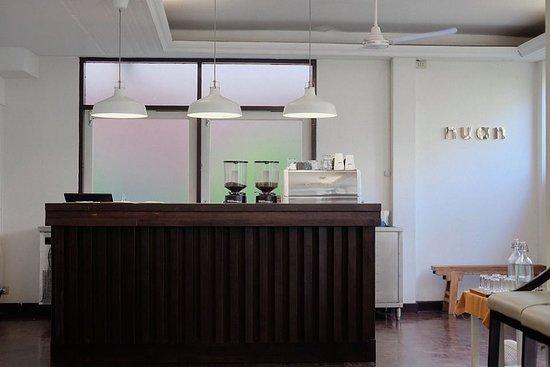 Nuan Cafe & Bistro