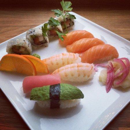 YI's Sushi & Cafe
