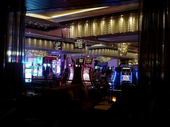 Clique Bar & Lounge