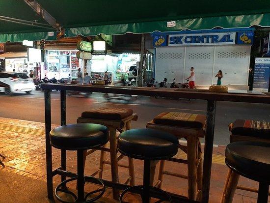 Rosco's Restaurant & Sports Bar