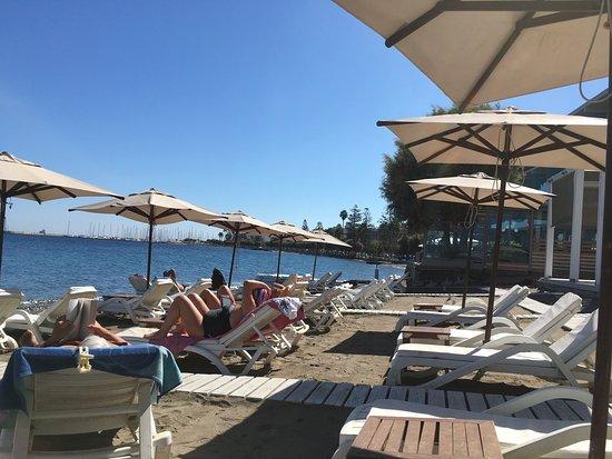 Avra Cafe Bar