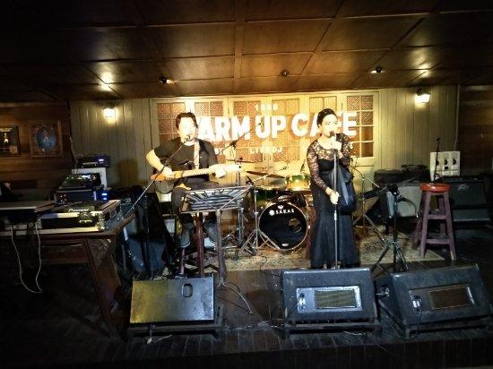 Warm Up Cafe
