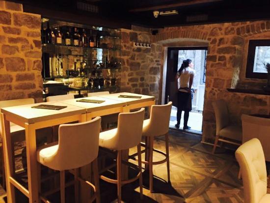 VINTAGE Wine Bar