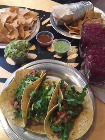 Dos Amigos Burritos