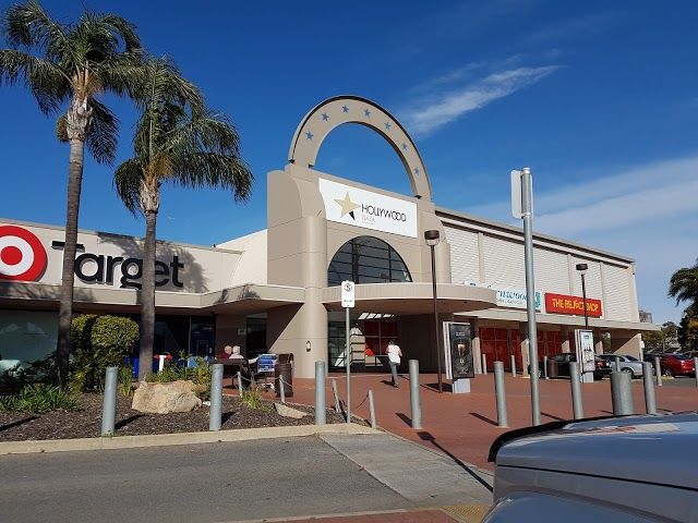 Hollywood Plaza