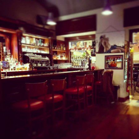 Ris Cafe Pub & Restaurant
