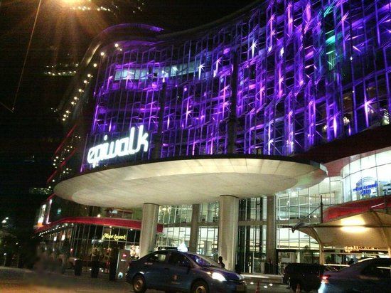 Epicentrum Walk