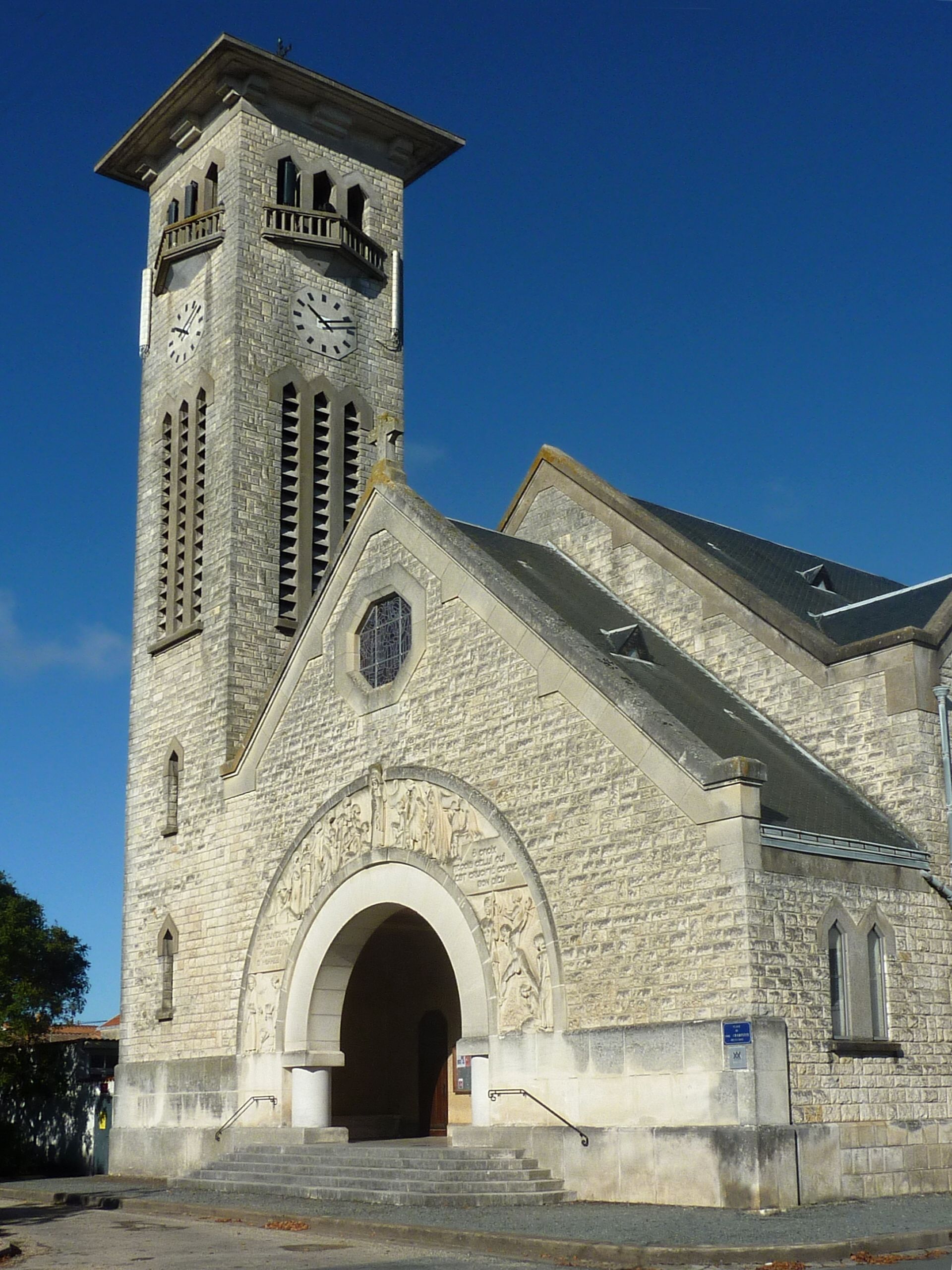 Eglise Saint-Andre et Sainte-Jeanne-d'Arc de Fetilly