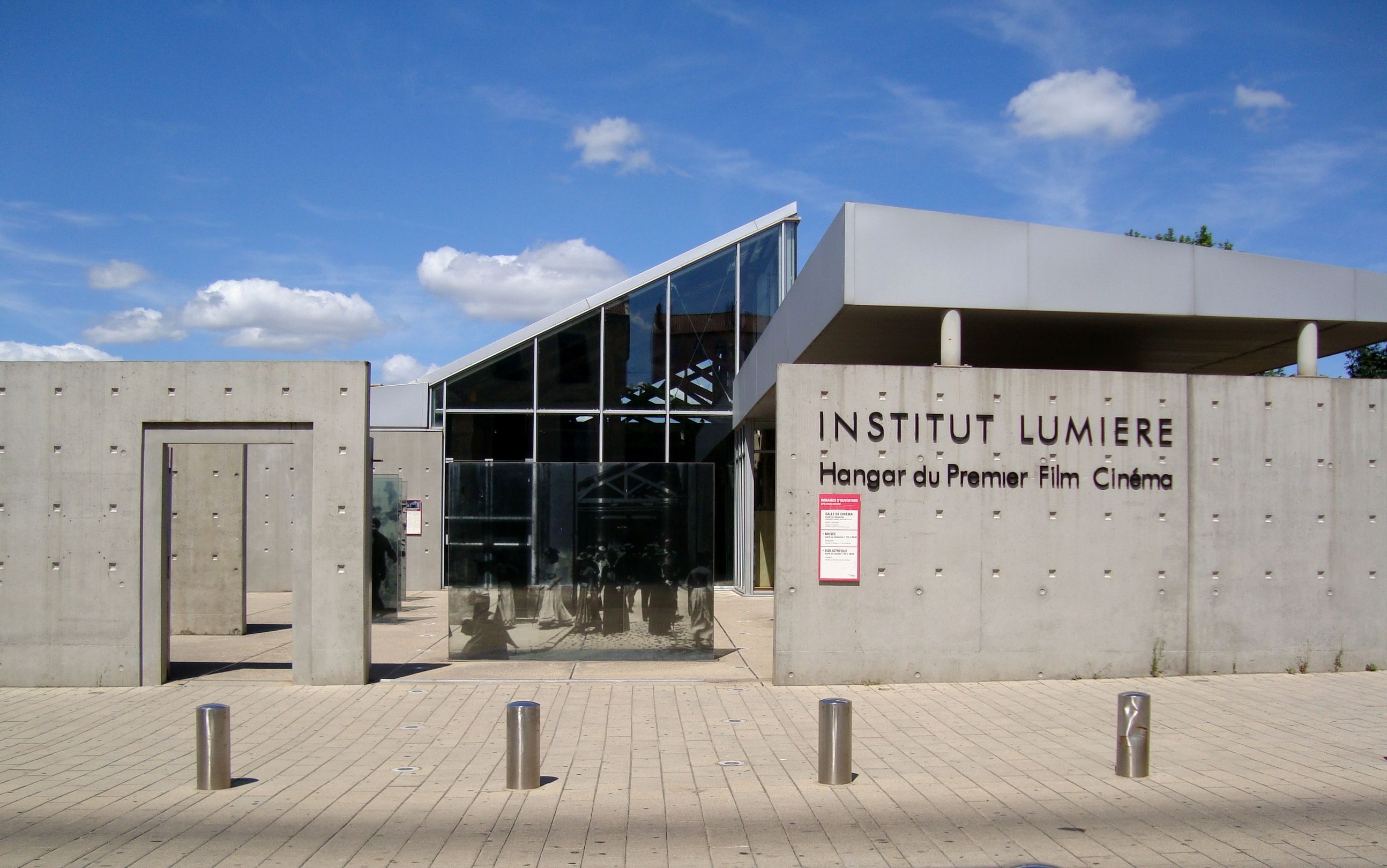 Hangar du premier film