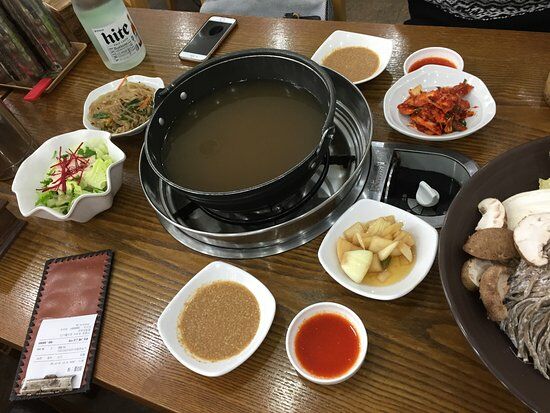 Daegwallyeong Memil Makguksu Jayeon Shabu Shabu